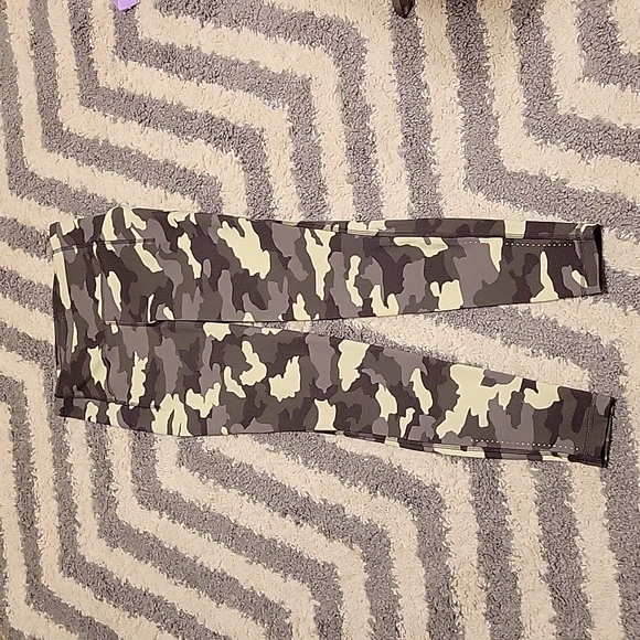 SOLD Lululemon Fast and Free Full-length Camo Pants - Picture 3 of 4